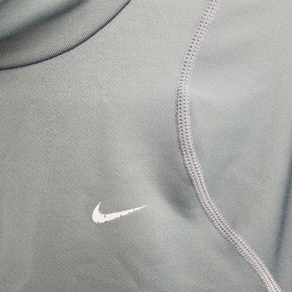 Nike Turtleneck Long-Sleeve Active Shirt - Picture 4 of 5